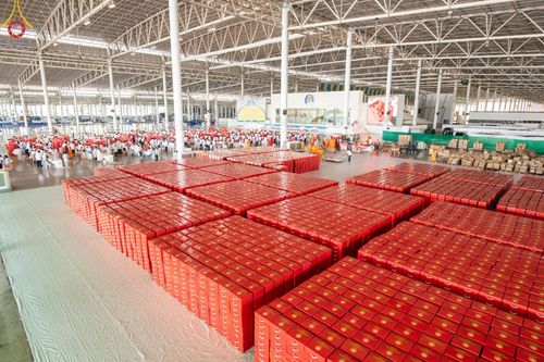 ภาพ No.212026:วันจันทร์ที่ 17 มีนาคม พ.ศ. 2568 บุญบรรจุกล่องไทยธรรม เพื่อถวายแด่พระสังฆาธิการ 40,000 กว่าวัดทั่วไทย ในวันคุ้มครองโลก 22 เมษายน พ.ศ. 2568 ณ บ้านแก้วเรือนทองคุณยายฯ วัดพระธรรมกาย