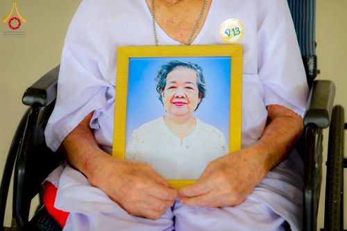 ภาพ No.134979:พิธีถวายบาตรแด่นาคธรรมทายาท ในโครงการบรรพชาสามเณรฟื้นฟูพระพุทธศาสนาทั่วไทย ณ สภาธรรมกายสากล วัดพระธรรมกาย จ.ปทุมธานี วันเสาร์ที่ 6 เมษายน พ.ศ. 2567