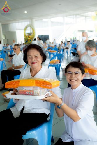 ภาพ No.226529:วันที่ 26 พฤษภาคม พ.ศ. 2568 พิธีบุพเปตพลี ครั้งที่ 164 ร่วมอุทิศบุญแด่หมู่ญาติที่ล่วงลับไปแล้ว และสืบทอดอายุพระพุทธศาสนา ณ หอฉันคุณยายอาจารย์ฯ วัดพระธรรมกาย