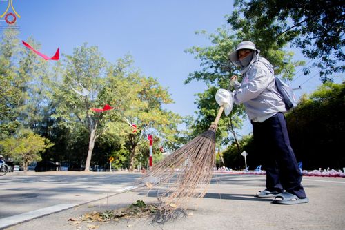 ภาพ No.191405:V.49 สารพัดV สารพัดดี ที่ธรรมยาตรา ในโครงการธรรมยาตรา กตัญญูบูชา มหาปูชนียาจารย์ พระมงคลเทพมุนี(สด จนฺทสโร) พระผู้ปราบมาร อนุสรณ์สถาน 7 แห่ง ปีที่ 13 ระหว่างวันที่ 2-31 มกราคม พ.ศ. 2568