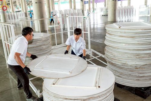 ภาพ No.220776:วันที่ 24-25 เมษายน พ.ศ. 2568 การเก็บงาน ผ้ารับประเคน ผ้าระบาย โต๊ะ เก้าอี้  ภายหลังงานวันคุ้มครองโลก ณ วัดพระธรรมกาย