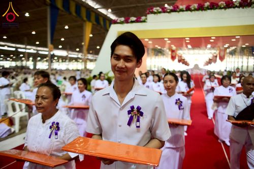 ภาพ No.215390:วันอาทิตย์ต้นเดือนที่ 6 เมษายน พ.ศ. 2568 ขบวนอัญเชิญผ้าป่าสมทบ มหาสังฆทาน 40,000 กว่าวัดทั่วประเทศ ณ สภาธรรมกายสากล วัดพระธรรมกาย