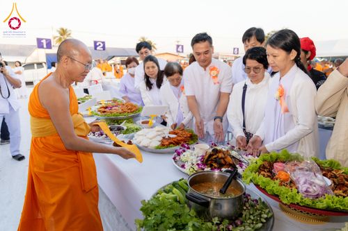 ภาพ No.290847:วันที่ 9 มกราคม พ.ศ. 2569 พิธีถวายภัตตาหารเป็นสังฆทาน แด่พระธรรมยาตรา ณ อนุสรณ์สถานคลองบางนางแท่น อ.สามพราน จ.นครปฐม ในโครงการธรรมยาตรา กตัญญูบูชา มหาปูชนียาจารย์ พระมงคลเทพมุนี(สด จนฺทสโร) พระผู้ปราบมาร อนุสรณ์สถาน 7 แห่ง ปีที่ 14