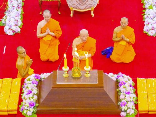 ภาพ No.85208:พิธีมุทิตาสักการะพระภิกษุ ผู้สอบได้เปรียญธรรม ๙ ประโยคระดับโลก, พิธีมอบโล่เกียรติยศและทุนการศึกษา สำนักเรียนบาลีดีเด่นทั่วประเทศ ในวันสมาธิโลก อาทิตย์ที่ 6 สิงหาคม พ.ศ. 2566 ณ สภาธรรมกายสากล วัดพระธรรมกาย