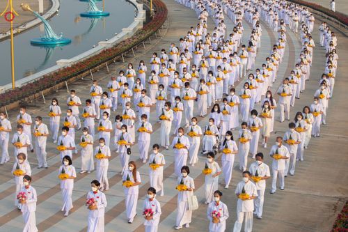 ภาพ No.79734:พิธีเวียนประทักษิณ ณ พระมหาธรรมกายเจดีย์ และพิธีวันทาเจดีย์ ในโครงการบรรพชาสามเณรฟื้นฟูพระพุทธศาสนาทั่วไทย วันเสาร์ที่ 8 เมษายน พ.ศ.2566