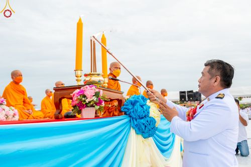 ภาพ No.49604:ประมวลภาพพิธีตักบาตรพระสงฆ์ 1,091 รูป เนื่องในวันแม่แห่งชาติ ณ ตลาดจัมโบ้ ชุดที่ 2