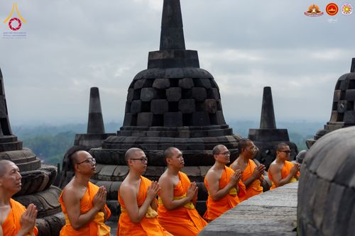 ภาพ No.280094:วันที่ 31 ธันวาคม พ.ศ. 2568 เดินธรรมยาตราที่บรมพุทธโธ อินโดนีเซีย