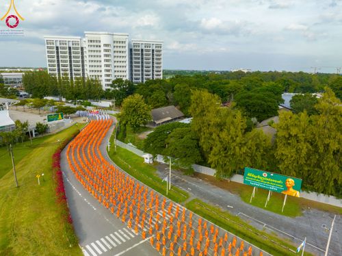 ภาพ No.89076:พิธีอัญเชิญรูปหล่อทองคำ  คุณยายอาจารย์มหารัตนอุบาสิกาจันทร์ ขนนกยูง เพื่อประดิษฐาน ณ มหาวิหารคุณยายอาจารย์ฯ เนื่องในวันครูผู้ค้นพบวิชชาธรรมกาย วันศุกร์ที่ 29 กันยายน พ.ศ. 2566