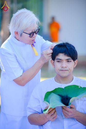 ภาพ No.285129:วันเสาร์ที่ 6 ธันวาคม พ.ศ.2568  พิธีอุปสมบทธรรมทายาท โครงการบรรพชาอุปสมบทหมู่  รุ่นบูชาธรรมมหาปูชนียาจารย์ ประจำปี 2568 ศูนย์ปฏิบัติธรรมและศูนย์อบรมเยาวชนเพชรบุรี อ.ท่ายาง จ.เพชรบุรี ณ วัดศีลคุณาราม อ.เขาย้อย เพชรบุรี