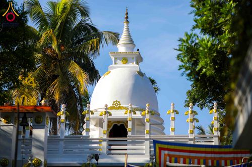 ภาพ No.317803:วันที่ 1 เมษายน พ.ศ. 2569 พิธีสวดธัมมจักกัปปวัตตนสูตรนานาชาติ ในวันพระใหญ่ ขึ้น 15 ค่ำ เดือน 5 (Poya Day)  ณ ศรีธรรมนันทะปิริเวนะ เเละ  วัดวิมลวิหาร นาวละ ประเทศศรีลังกา