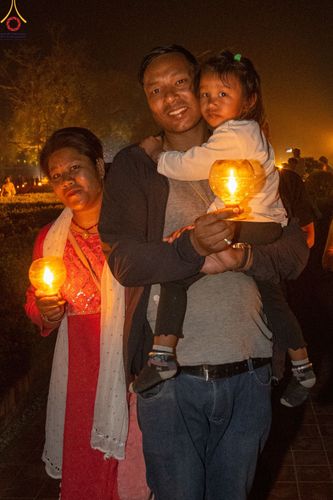 ภาพ No.78243:พิธีจุดประทีปและเวียนประทักษิณถวายเป็นพุทธบูชา ในโครงการบรรพชาสามเณรหมู่ ณ ลุมพินีวัน ประเทศเนปาล  วันที่ 16 มีนาคม พ.ศ. 2566