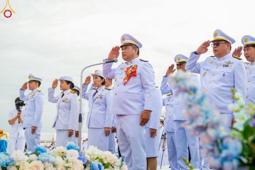 ภาพ No.49613:ประมวลภาพพิธีตักบาตรพระสงฆ์ 1,091 รูป เนื่องในวันแม่แห่งชาติ ณ ตลาดจัมโบ้ ชุดที่ 2