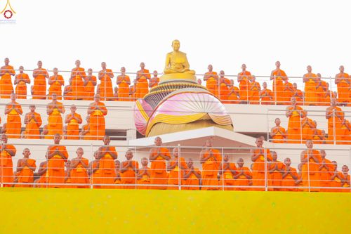 ภาพ No.300052:วันที่ 22 มกราคม พ.ศ.2569 พระธรรมยาตราปฏิบัติธรรม และถ่ายภาพหมู่ประวัติศาสตร์ ณ อาคารธรรมยาตรา กตัญญูบูชามหาปูชนียาจารย์  ตรงข้ามวัดปากน้ำภาษีเจริญ จ.กรุงเทพมหานคร ในโครงการธรรมยาตรา กตัญญูบูชา มหาปูชนียาจารย์ พระมงคลเทพมุนี(สด จนฺทสโร) พระผู้ปราบมาร อนุ