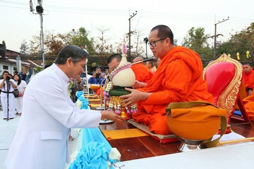 ภาพ No.15819:ประมวลภาพตักบาตรพระ 3 แผ่นดิน พระ 10,000 รูป ปีที่ 2 จ.เชียงราย