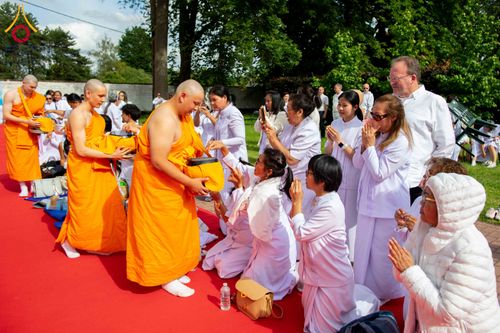 ภาพ No.336835:วันที่ 14 มิถุนายน พ.ศ. 2569 พิธีอุปสมบทธรรมทายาท นานาชาติยุโรปรุ่นที่ 11 เบลเยียม