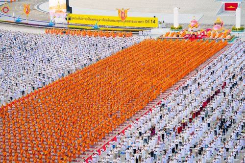 ภาพ No.307495:วันที่ 31 มกราคม พ.ศ. 2569 พิธีจุดประทีปธรรมถวายเป็นพุทธบูชา  และบูชาธรรมมหาปูชนียาจารย์ (ภาพชุดที่ 2) ณ วัดพระธรรมกาย ปทุมธานี ในโครงการธรรมยาตรา กตัญญูบูชา มหาปูชนียาจารย์ พระมงคลเทพมุนี(สด จนฺทสโร) พระผู้ปราบมาร อนุสรณ์สถาน 7 แห่ง ปีที่ 14