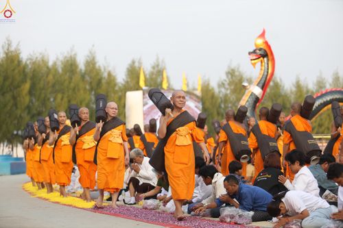 ภาพ No.299662:วันที่ 18 มกราคม พ.ศ. 2569 พิธีต้อนรับพระธรรมยาตรา (ภาพชุดที่ 2) ณ อนุสรณ์สถานลำดับที่ 5  สถานที่เผยแผ่วิชชาธรรมกายครั้งแรก อนุสรณ์สถานบางปลา วัดบางปลา อำเภอบางเลน จังหวัดนครปฐม ในโครงการธรรมยาตรา กตัญญูบูชา มหาปูชนียาจารย์ พระมงคลเทพมุนี(สด จนฺทสโร) พระ