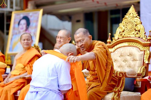 ภาพ No.280751:วันที่ 28 ธันวาคม พ.ศ. 2568 พิธีอุปสมบท โครงการอุปสมบทหมู่ ๘๑ ปี บูชาธรรมหลวงพ่อธัมมชโย ณ สมาคมพุทธ เขตตงช้ง เขตบริหารพิเศษฮ่องกง