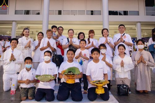 ภาพ No.78526:พิธีตัดปอยผม โครงการหน่อแก้วเปรียญธรรมรุ่นที่ 11  วันที่ 26 มีนาคม พ.ศ.2566  ณ หมู่กุฏิสามเณร อาคารค่ายจองแชมป์ วัดพระธรรมกาย
