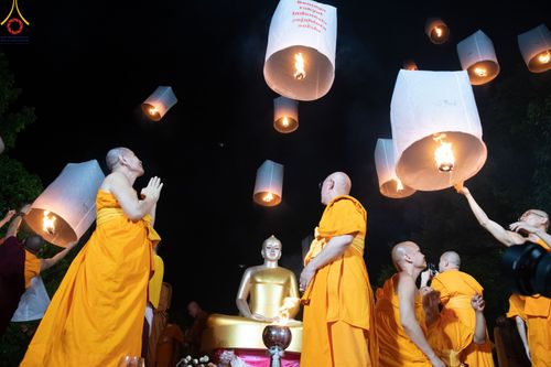 ภาพ No.82078:พิธีจุดวิสาขประทีป 22,000 ดวงและโคมลอย 3,000 ดวง ( Festival  lampion Vesak Indonesia) ณ มหาเจดียบรมพุทโธ อินโดนีเซีย  วันอาทิตย์ที่ 4 มิ.ย. พ.ศ.2566