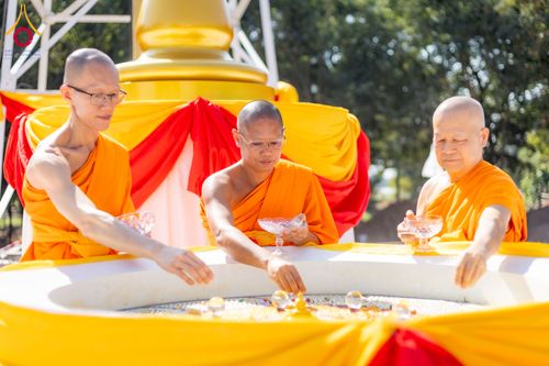 ภาพ No.285789:วันพุธที่ 10 ธันวาคม พ.ศ.2568  พิธีตอกเสาเข็มมงคลต้นสุดท้าย รองรับองค์พระเจดีย์เพื่อสร้างสันติภาพโลก ณ ศูนย์ปฏิบัติธรรมและศูนย์อบรมเยาวชน ชัยนาท