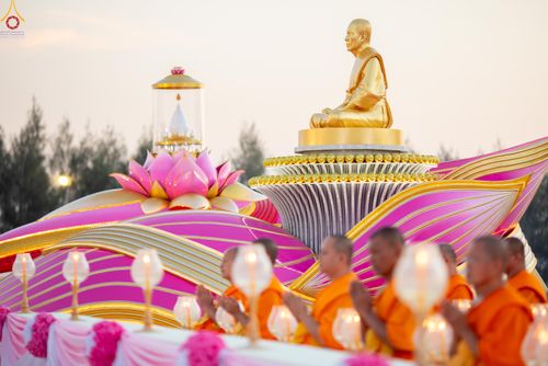 ภาพ No.302215:วันที่ 23 มกราคม พ.ศ. 2569 พิธีจุดประทีปธรรมถวายเป็นพุทธบูชา (ภาพชุดที่ 2) และบูชาธรรมมหาปูชนียาจารย์  ณ อนุสรณ์สถานลำดับที่ 5 สถานที่เผยแผ่วิชชาธรรมกายครั้งแรก อนุสรณ์สถานบางปลา วัดบางปลา อำเภอบางเลน จังหวัดนครปฐม ในโครงการธรรมยาตรา กตัญญูบูชา มหาปูชนีย