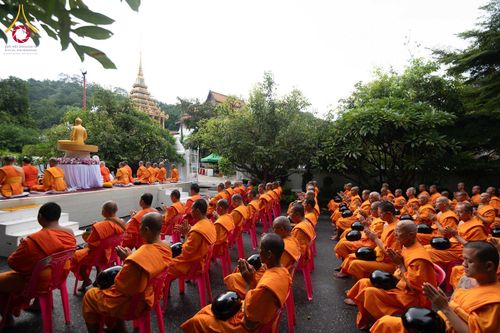 ภาพ No.351424:วันที่ 22 กันยายน พ.ศ. 2569  พิธีตักบาตรสามเณรธรรมทายาท โครงการบรรพชาพัฒนาคุณธรรม จริยธรรม  สำหรับนักเรียนนายสิบตำรวจ (นสต.) รุ่นที่ 16 ศูนย์ฝึกอบรมตำรวจภูธรภาค 1  ณ วัดพระพุทธบาทราชวรมหาวิหาร