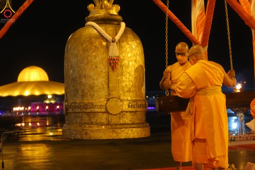 ภาพ No.52672:ประมวลภาพวันคล้ายวันเกิดครบรอบ 138 ปี พระมงคลเทพมุนี (สด จนฺทสโร) พระผู้ปราบมาร ชุดที่ 2