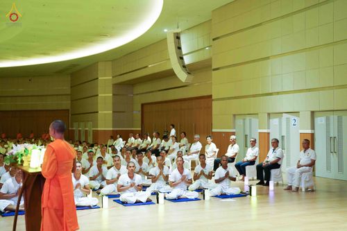 ภาพ No.341565:วันที่ 26 กรกฎาคม พ.ศ. 2569 โครงการพัฒนาคุณธรรม จริยธรรม สำหรับนักเรียนนายสิบตำรวจ (นสต.) รุ่นที่ 17 ศูนย์ฝึกอบรมตำรวจภูธรภาค 1 ได้จัดกิจกรรม  จุดเทียนรวมใจและปฏิบัติธรรมเจริญสมาธิภาวนา เพื่อน้อมอุทิศถวายเป็นพระราชกุศลฯ ณ ศูนย์ปฏิบัติธรรมเวิล์ดพีช วัลเล่