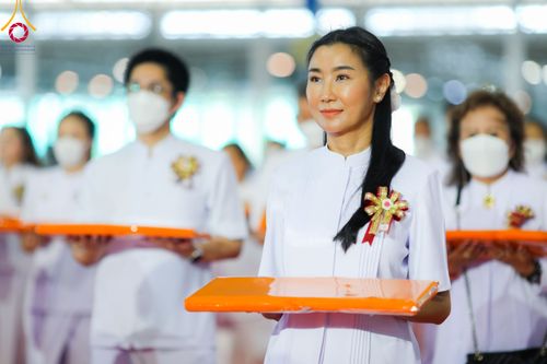 ภาพ No.86311:วันธรรมชัย ปีที่ 55 พิธีทอดผ้าป่ากฐินสมทบครั้งที่1, พิธีเจริญพุทธมนต์ ลูกนิมิตมหาสมบัติฯ พิธีจุดประทีป,พิธีฉลองชัยสวดมนต์บทธัมมจักกัปปวัตนสูตร วันอาทิตย์ที่ 27 สิงหาคม พ.ศ.2566 ณ สภาธรรมกายสากล / มหารัตนวิหารคด วัดพระธรรมกาย