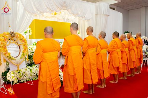 ภาพ No.314725:วันเสาร์ที่ 21 มีนาคม พ.ศ. 2569 พิธีบำเพ็ญกุศล คุณพ่อณรงค์ จินตมากุล  สิริอายุ 99 ปี 11 เดือน โยมบิดา พระครูปลัดรัตนวีรวัฒน์ (รังสฤษดิ์ อิทฺธิจินตโก) ที่ปรึกษาเจ้าคณะจังหวัดปทุมธานี เจ้าอาวาสวัดพระธรรมกาย  ณ ห้องปลูกศรัทธา 2 วัดพระธรรมกาย ปทุมธานี