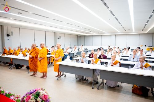 ภาพ No.324796:วันอังคารที่ 21 เมษายน พ.ศ.2569  หลวงพ่อทัตตชีโว รองเจ้าอาวาสวัดพระธรรมกาย ถวายการต้อนรับและปฏิสันถารคณะสงฆ์จากประเทศเวียดนาม