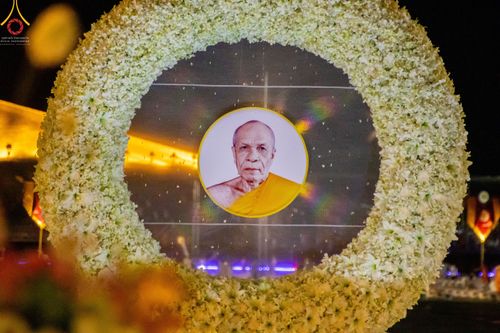 ภาพ No.52674:ประมวลภาพวันคล้ายวันเกิดครบรอบ 138 ปี พระมงคลเทพมุนี (สด จนฺทสโร) พระผู้ปราบมาร ชุดที่ 2