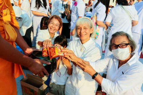ภาพ No.116212:พิธีตักบาตรพระธรรมยาตรา ณ อนุสรณ์สถานลำดับที่ 4 สถานที่เกิดด้วยกายธรรม วัดโบสถ์(บน) จ.นนทบุรี วันที่ 21 มกราคม พ.ศ. 2567
