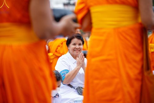 ภาพ No.126216:พิธีทำบุญเมืองนครราชสีมา ฉลอง 556 ปี ตักบาตรพระ 10,000 รูป ในวันเสาร์ที่ 2 มีนาคม พ.ศ.2567 ณ อนุสาวรีย์ท้าวสุรนารี จ.นครราชสีมา จัดโดย คณะสงฆ์จังหวัดนครราชสีมา ร่วมกับสำนักงานจังหวัดนครราชสีมา