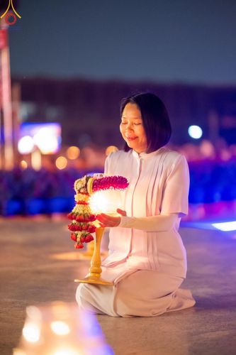 ภาพ No.122147:พิธีจุดประทีปถวายเป็นพุทธบูชา และบูชาธรรมมหาปูชนียาจารย์ พระมงคลเทพมุนี(สด จนฺทสโร) ในโครงการธรรมยาตรา กตัญญูบูชา มหาปูชนียาจารย์ พระมงคลเทพมุนี(สด จนฺทสโร) พระผู้ปราบมาร อนุสรณ์สถาน 7 แห่ง ปีที่ 12 วันที่ 31 มกราคม พ.ศ. 2567 ณ วัดพระธรรมกาย จ.ปทุมธานี