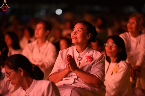 ภาพ No.109747:พิธีจุดประทีปถวายเป็นพุทธบูชา และบูชาธรรมมหาปูชนียาจารย์ วันที่ 10 มกราคม พ.ศ. 2567 ณ อนุสรณ์สถานคลองบางนางแท่น อ.สามพราน จ.นครปฐม