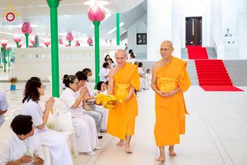 ภาพ No.244956:วันเสาร์ที่ 6 กันยายน พ.ศ. 2568 พิธีถวายบาตร บรรพชา อุปสมบทของนาคธรรมทายาท โครงการอุปสมบทหมู่บูชาธรรมครบรอบ 108 ปี  วันครูผู้ค้นพบวิชชาธรรมกาย ณ โบสถ์พระไตรปิฎก วัดพระธรรมกาย