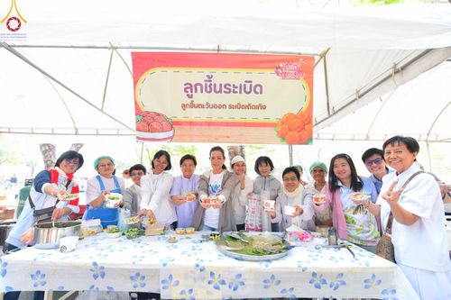 ภาพ No.194038:วัดพระธรรมกาย จัดงานวันเด็กแห่งชาติ ประจำปี พ.ศ.2568 ออกร้านอาหาร 200 ร้าน มอบของขวัญหลายหมื่นชิ้น วันที่ 12 มกราคม พ.ศ. 2568 วัดพระธรรมกาย อ.คลองหลวง จ.ปทุมธานี