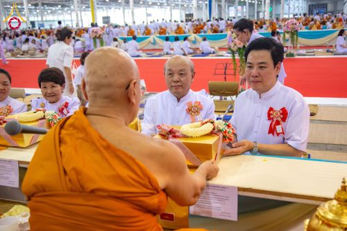 ภาพ No.60117:พิธีเจริญพระพุทธมนต์ "ฉลองอายุวัฒนมงคล 80 ปี หลวงพ่อธัมมชโย" พิธีถวายไทยธรรม คณะสงฆ์ 10,000 กว่าวัดทั่วประเทศ ในวันคุ้มครองโลก วันจันทร์ที่ 22 เมษายน พ.ศ. 2567 ณ สภาธรรมกายสากล วัดพระธรรมกาย จ.ปทุมธานี