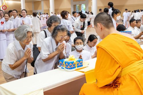 ภาพ No.153369:พิธีมุทิตาสักการะ พระภิกษุ-สามเณร ผู้สอบไล่ได้เปรียญธรรม ประโยค 1-2 ถึงประโยค ป.ธ.9 และบาลีศึกษา ประโยค1-2 ถึง บ.ศ.9 , พิธีมอบดวงแก้วสามเณรผู้ทรงบาลีไวยากรณ์ วัดพระธรรมกาย และ ศูนย์ส่งเสริมศีลธรรมในประเทศและต่างประเทศ วันอาทิตย์ที่ 8 กันยายน พ.ศ.2567