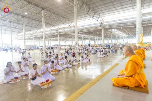 ภาพ No.256942:วันที่ 5 ตุลาคม พ.ศ. 2568 พิธีตักบาตร ข้าวสารอาหารแห้ง ณ บ้านแก้วเรือนทองคุณยายฯ สภาธรรมกายสากล วัดพระธรรมกาย