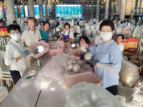 ภาพ No.58399:V.41 เทหมดใจ  ลุยต่อไป ร้อยซาวปี การเตรียมงาน การปฏิบัติงาน และการเก็บงาน ของเจ้าหน้าที่หน่วยงานต่างๆ เพื่อพิธีฉลองอายุวัฒนมงคล 80 ปี หลวงพ่อธัมมชโย และรับถวายมหาสังฆทาน 10,000 กว่าวัดทั่วประเทศ ในวันคุ้มครองโลก จันทร์ที่ 22 เมษายน พ.ศ. 2567