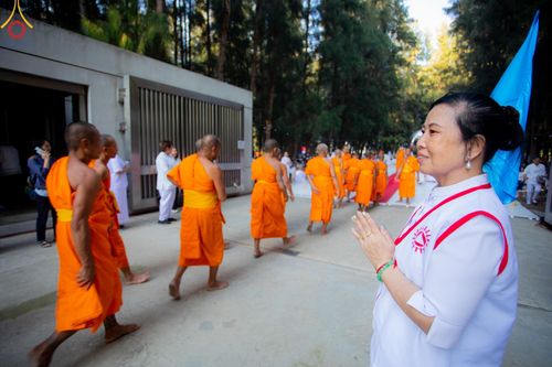 ภาพ No.198895:V.50 สารพัดV สารพัดดี ที่ธรรมยาตรา ในโครงการธรรมยาตรา กตัญญูบูชา มหาปูชนียาจารย์ พระมงคลเทพมุนี(สด จนฺทสโร) พระผู้ปราบมาร อนุสรณ์สถาน 7 แห่ง ปีที่ 13 ระหว่างวันที่ 2-31 มกราคม พ.ศ. 2568