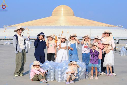 ภาพ No.61004:V.37 ยิ่งกว่าดี เพื่อ 80 ปีของพ่อ ภาพการเตรียมงานของหน่วยงานต่างๆ เพื่อพิธีฉลองอายุวัฒนมงคล 80 ปี หลวงพ่อธัมมชโย และรับถวายมหาสังฆทาน 10,000 กว่าวัดทั่วประเทศ ในวันคุ้มครองโลก วันจันทร์ที่ 22 เมษายน พ.ศ. 2567