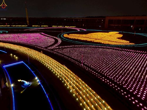 ภาพ No.224135:วันวิสาขบูชา วันอาทิตย์ที่ 11 พฤษภาคม พ.ศ. 2568 พิธีจุดวิสาขประทีป ,  พิธีเวียนประทักษิณรอบพระมหาธรรมกายเจดีย์ , พิธีฉลองชัยสวดมนต์บทธัมมจักกัปปวัตตนสูตร ครบ 7,357,000,000 จบ ณ มหารัตนวิหารคด วัดพระธรรมกาย