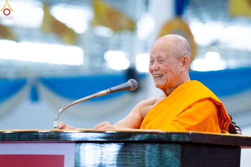 ภาพ No.87012:พิธีตักบาตร , พิธีบูชาข้าวพระ , พิธีจุดเทียนใจ ไฟนิรันดร์ อนันตชัย ในวันอาทิตย์ต้นเดือน 3 กันยายน พ.ศ. 2566 ณ วัดพระธรรมกาย