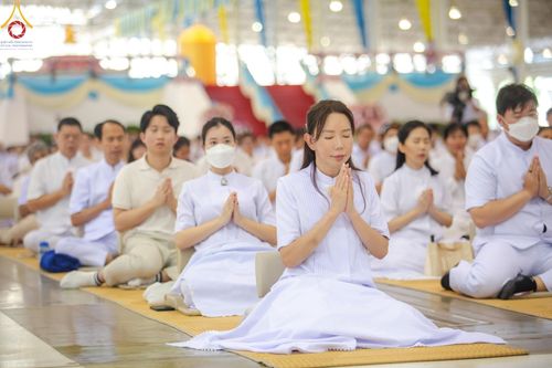 ภาพ No.151336:พิธีบูชาข้าวพระ ในวันอาทิตย์ต้นเดือน วันที่ 1 กันยายน พ.ศ. 2567 ณ สภาธรรมกายสากล วัดพระธรรมกาย