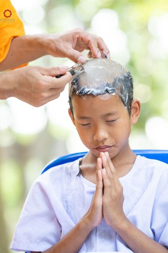 ภาพ No.79274:พิธีตัดปอยผม พิธีขอขมา มอบบาตร-ผ้าไตรนาคธรรมทายาท ในโครงการบรรพชาฟื้นฟูพระพุทธศาสนาทั่วไทย ณ ศูนย์อบรมเยาวชนนครปฐม วันเสาร์ที่ 1 เมษายน พ.ศ.2566