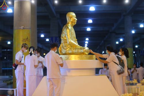 ภาพ No.52680:ประมวลภาพวันคล้ายวันเกิดครบรอบ 138 ปี พระมงคลเทพมุนี (สด จนฺทสโร) พระผู้ปราบมาร ชุดที่ 2